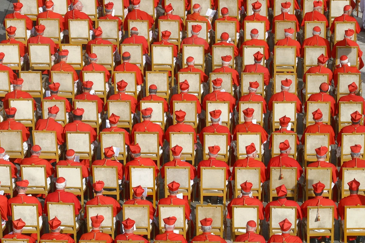 Kardynał skazany za defraudację rezygnuje z konklawe. "Podporządkowuję się woli Franciszka"