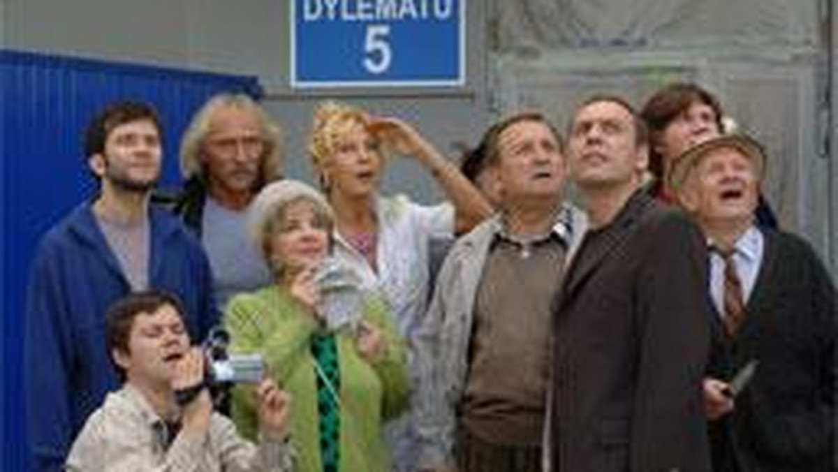 1 maja będzie można zobaczyć pierwszy odcinek serialu "Dylematu 5", będącego kontynuacją "Alternatywy 4" Stanisława Barei.