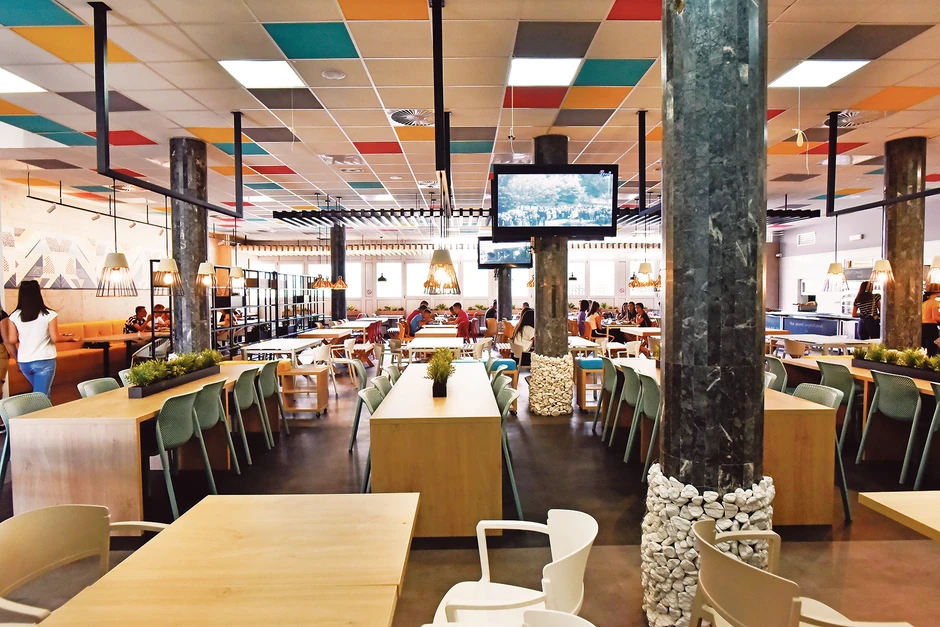 U restoranu sada rado provode vreme