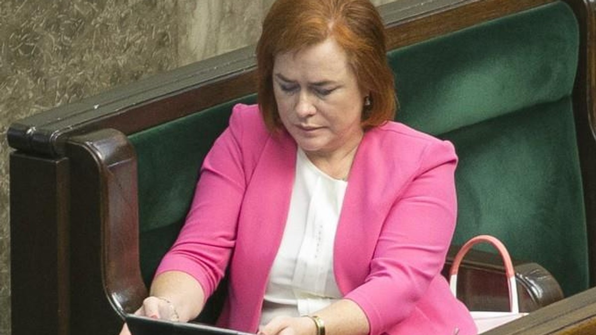 Lidia Gądek boso Sejm PAWEŁ DĄBROWSKI