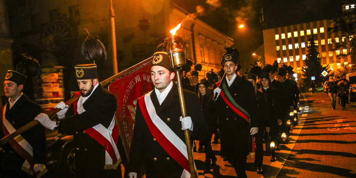 04.12.2015 Studenci i profesorowie wydziału górniczego AGH idą ulicami Krakowa w tradycyjnym "Pochodzie lisów", który rozpoczyna obchody święta Barbórki