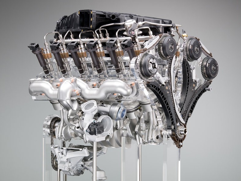 BMW 760i – nowy silnik 6,0 V12 i 8-biegowy automat