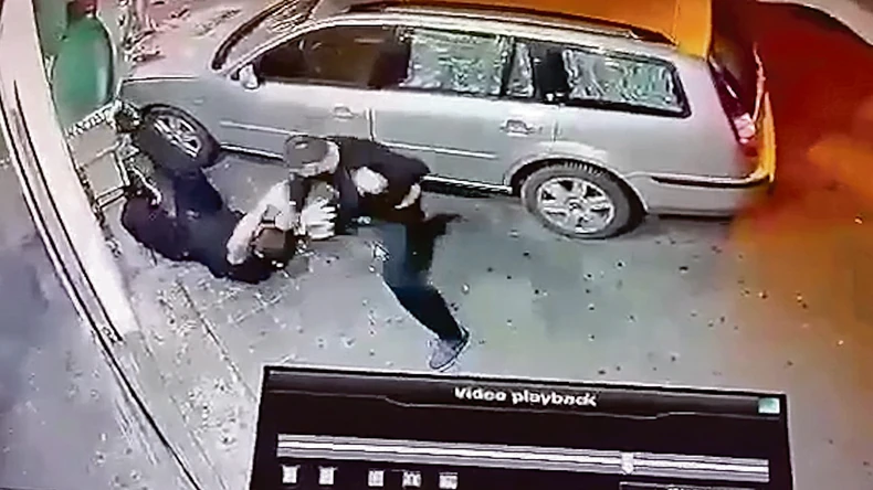 Nakon batinanja muškarac je uspeo da pobegne u pekaru 