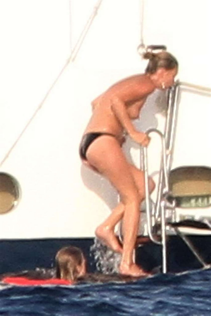 Tak wypoczywa Kate Moss. Topless!