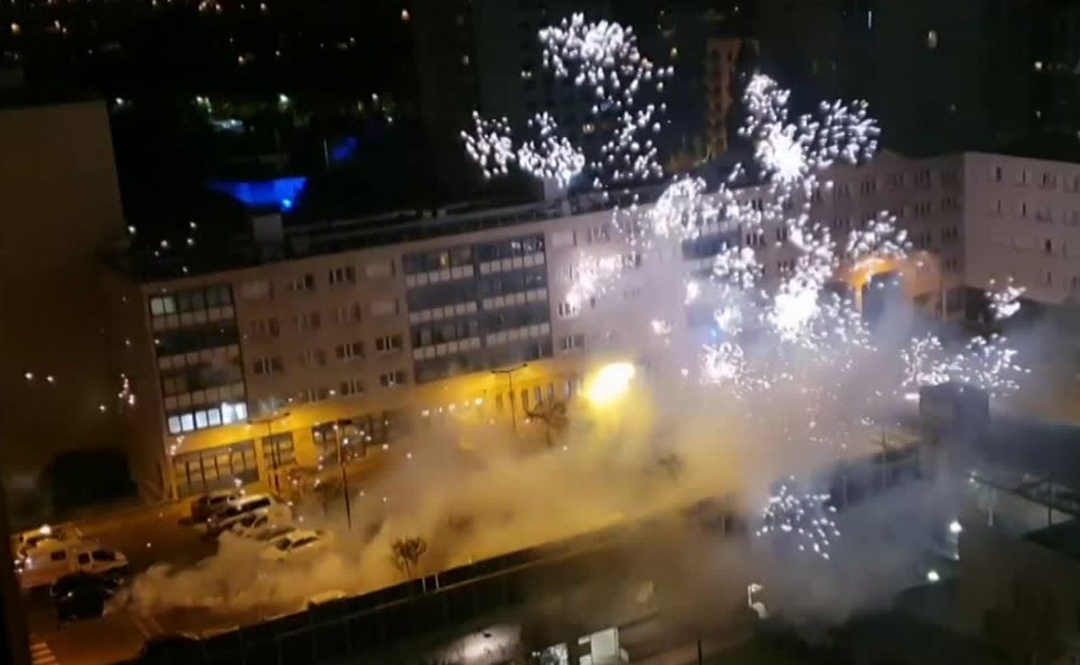  Komisariat ostrzelany fajerwerkami 