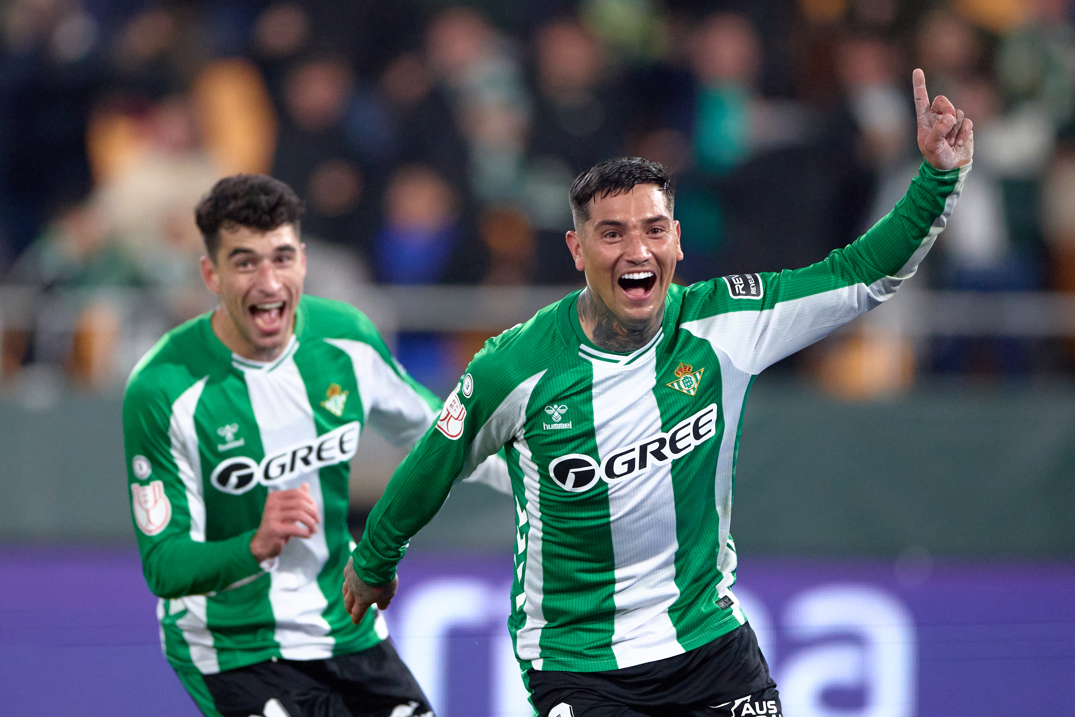 Candidato a salir: Doblete de Ávila mete al Betis en cuartos