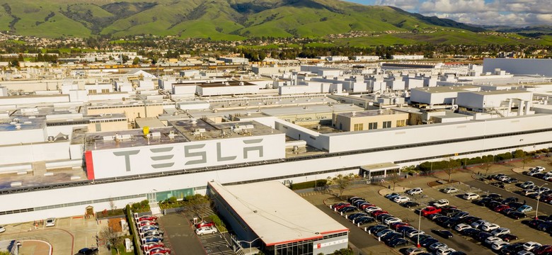 Tesla pozwana za rzekomą dyskryminację rasową i nękanie