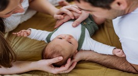 Urlop macierzyński 2026. 100% czy 81,5% zasiłku? Ważne terminy dla rodziców