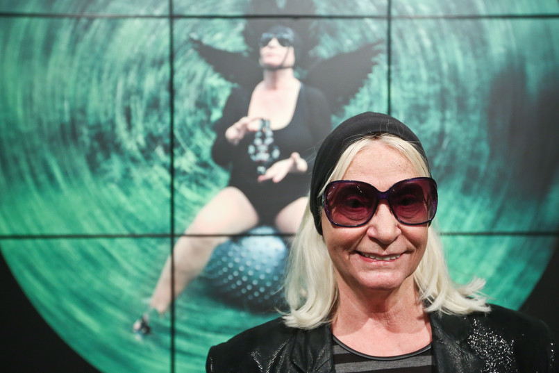 To jedna z najwybitniejszych i najbardziej oryginalnych współczesnych polskich artystek, legenda polskiej sztuki współczesnej - mówi dyrektor CSW Małgorzata Ludwisiak. Przypomina, że jej prace goszczą na ważnych wystawach od Tate Modern, Centre Pompidou po MoMA. Centrum Sztuki Współczesnej proponuje zarazem nowe odczytania twórczości artystki.