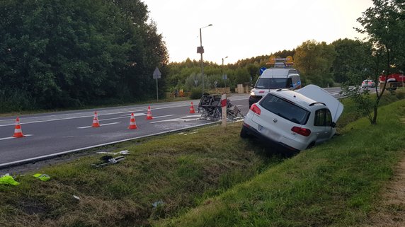 Pijany kierowca potrącił mężczyzn malujących pasy