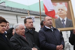 Beata Szydło, Jarosław Kaczyński, Mariusz Błaszczak miesięcznica smoleńśka