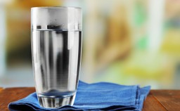 popularna sieć sklepów wycofuje szklanki. gis wydał ostrzeżenie