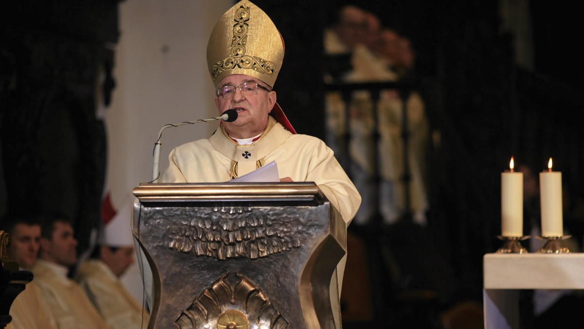 Arcybiskup Sławoj Leszek Głódź zabrał w końcu głos ws. listy zarzutów przedstawionych w tygodniku "Wprost". "Każdy ma swoje słabości" - napisał w specjalnym liście gdański metropolita. "Zostałem przesadnie pomówiony" - dodał podczas uroczystej Mszy Krzyżma Świętego w katedrze oliwskiej. Tymczasem, po drugiej stronie kraju pojawiło się miasto, które chce wprowadzić całkowicie darmową komunikację miejską - donosi serwis Onet Biznes. Zobacz czwartkowe TOP5!