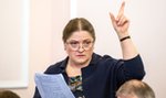 Krystyna Pawłowicz się zbroi. Po co sędzi Trybunału Konstytucyjnego taka spluwa?