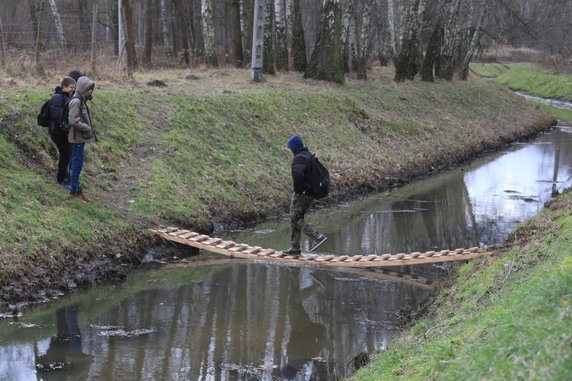 Kładka na Kanale Wawerskim w Warszawie