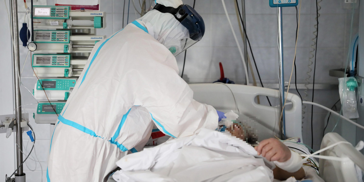 Koronawirus: hospitalizowani pacjenci są młodsi i zdrowsi od tych z grypą