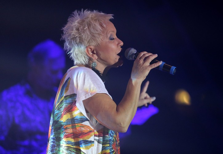 Małgorzata Ostrowska podczas koncertu 'Oprócz Błękitnego Nieba'