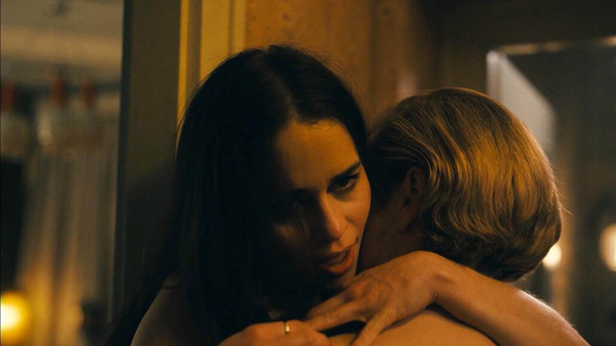 Zvezda "Igre prestola" slomila rebro tokom snimanja intimnih odnosa sa trojicom muškaraca