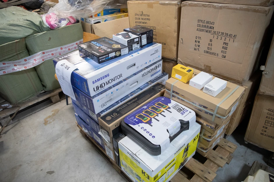 Monitori, telefoni... 