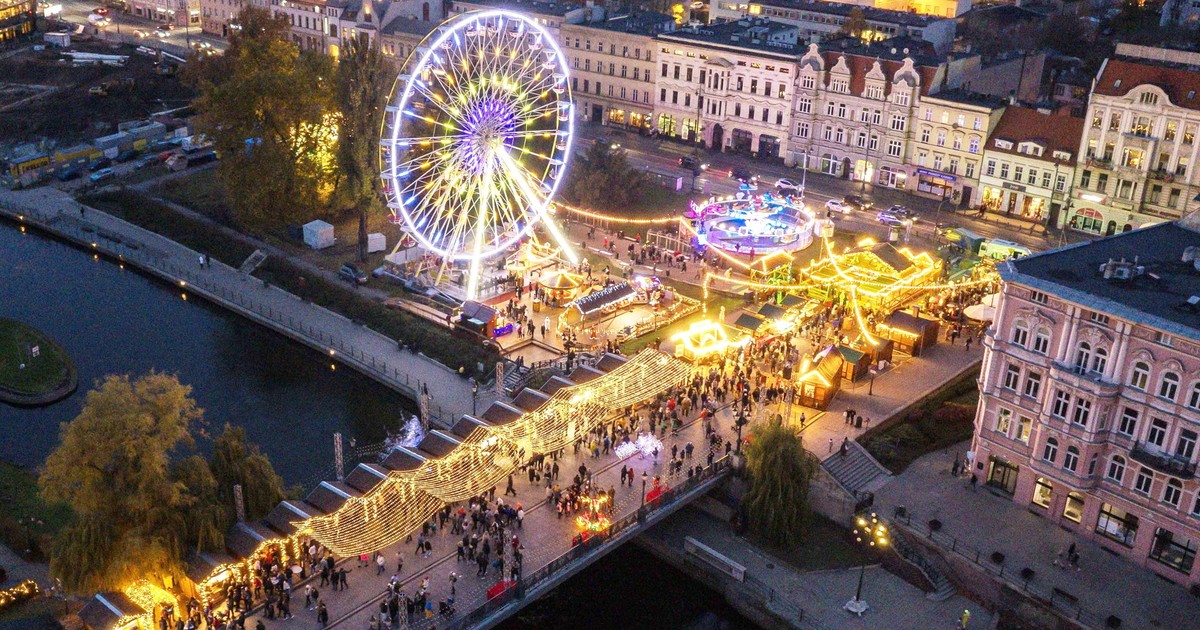 Jedyny taki jarmark bożonarodzeniowy w Polsce. Stragany i atrakcje znajdziesz na zabytkowym moście