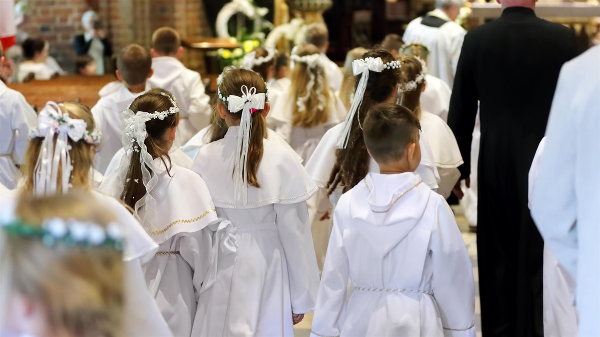 Na przebieg komunii w Łomży skarżą się nawet dzieci. 