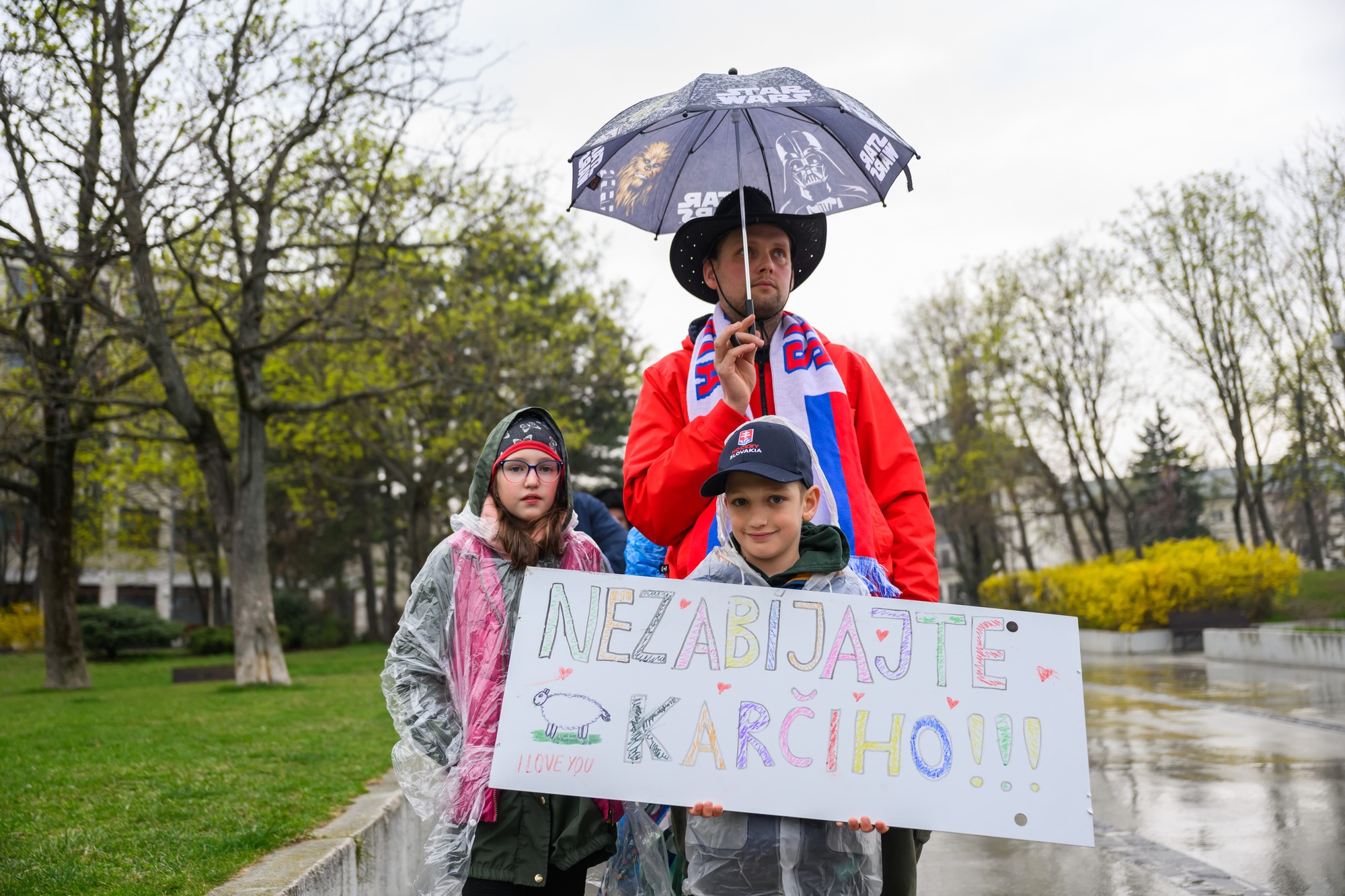 Protest proti zabíjaniu zdravých zvierat v dôsledku choroby SLAK v Bratislave 28. marca 2025.