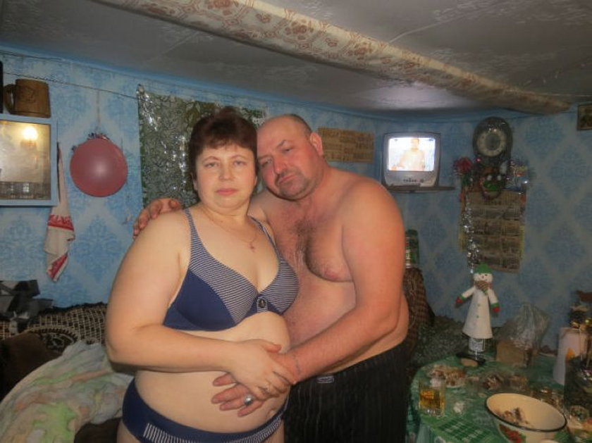 Русские мужики русскими бабами. Толстая жена в деревне. Старые женщины из соцсетей.