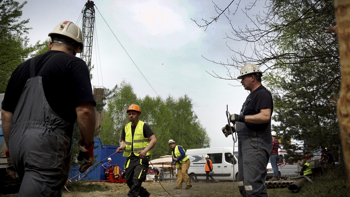 Ratownicy poszukujący od 18 kwietnia dwóch górników po wstrząsie w kopalni Wujek znaleźli ich ciała - poinformował rzecznik Katowickiego Holdingu Węglowego, do którego należy kopalnia, Wojciech Jaros.