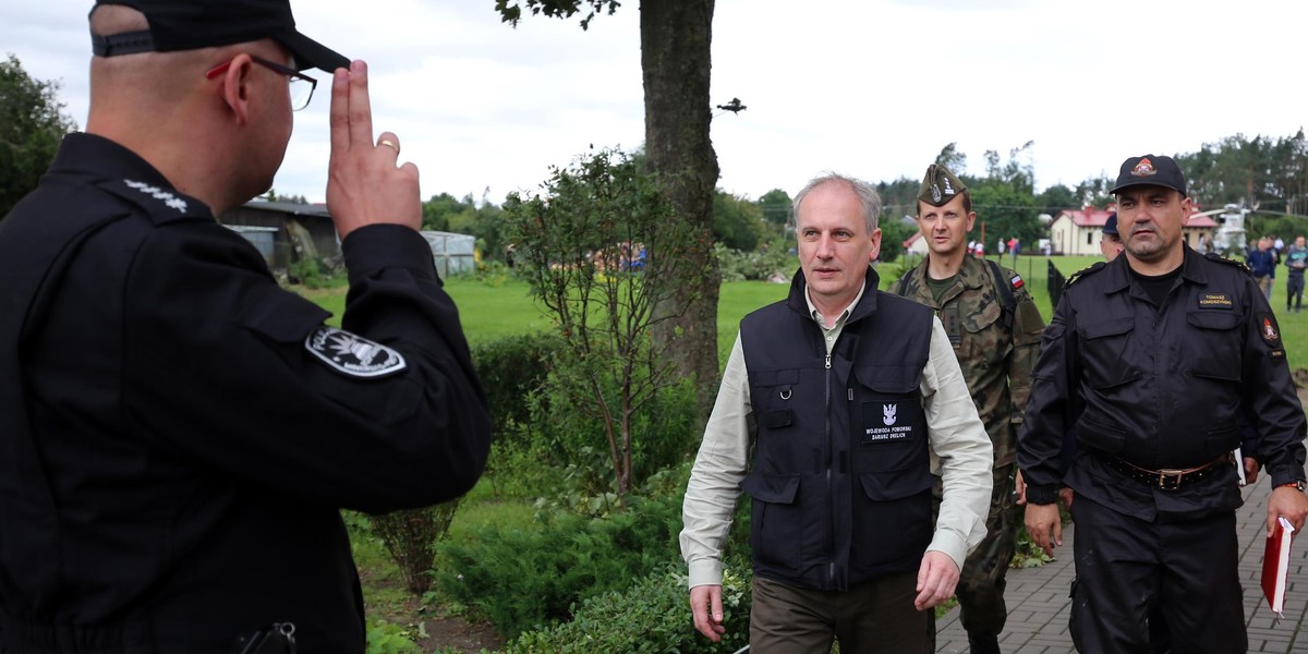 MON obwinia wojewodę o brak interwencji wojska tuż po wichurze. A ten? „Nie było takiej potrzeby”