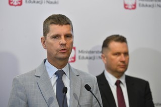 Nauczyciele zarabiają 6800 na rękę? Piontkowski wyjaśnia i przeprasza