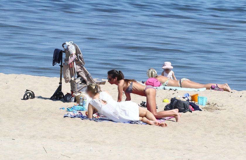 Marta Kaczyńska z byłym mężem na plaży