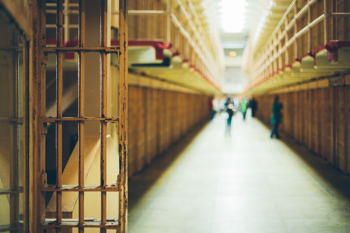 Podkreślił też, że od kilku tygodni w więzieniach wprowadzony jest zakaz odwiedzin, a każda osoba, która wchodzi do jednostki penitencjarnej ma mierzoną temperaturę