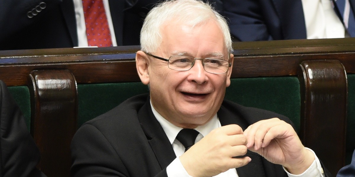 Wicepremier Jarosław Kaczyński ma powody do zadowolenia. Ma szansę na... dwie podwyżki!