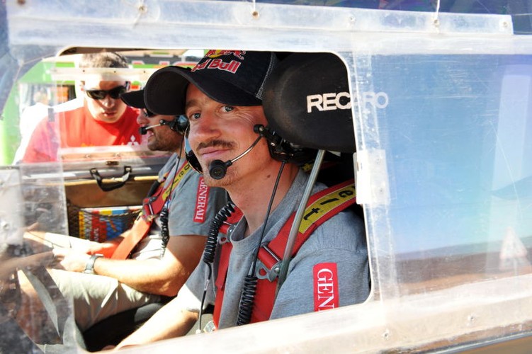 Właśnie tym autem trenował do Dakaru i...