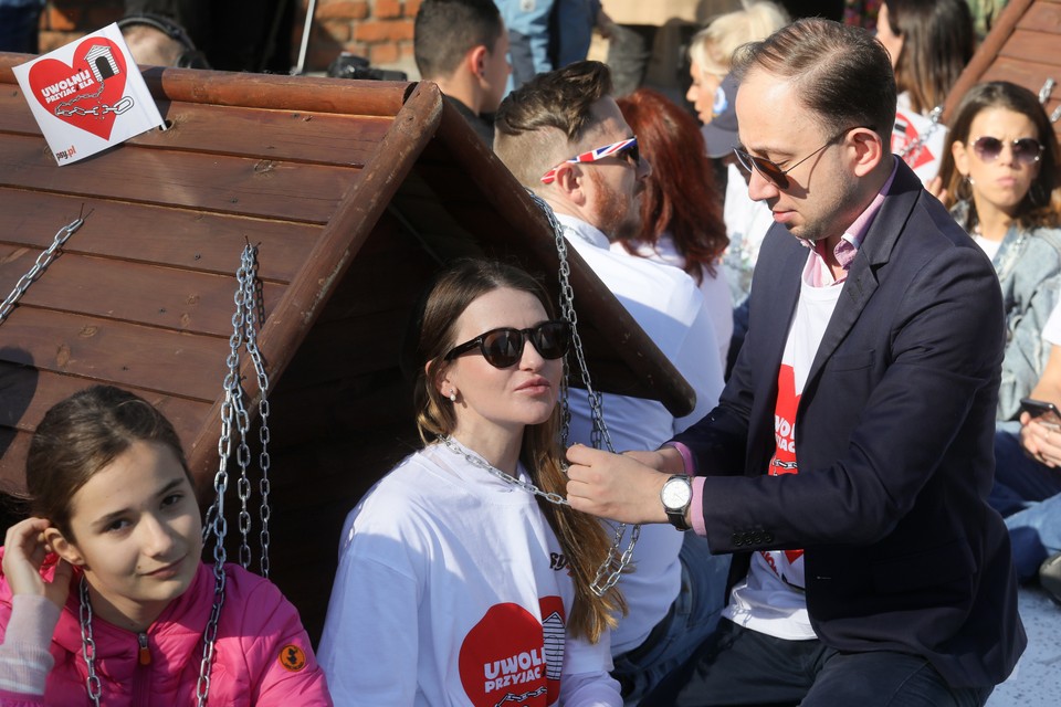 Prezenter Jarosław Milner również protestował przeciwko trzymaniu psów na łańcuchach