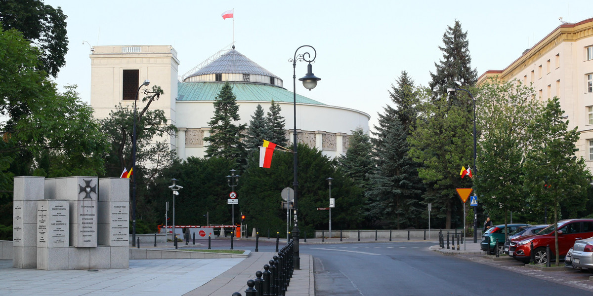 Nowy sondaż CBOS o nastrojach społecznych