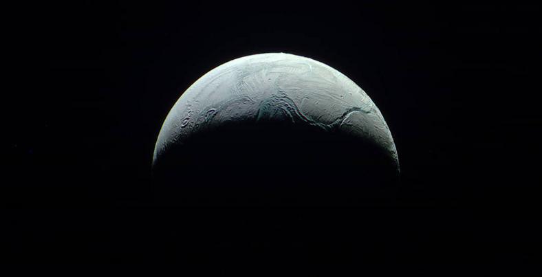 Enceladus - księżyc, który może mieć życie 