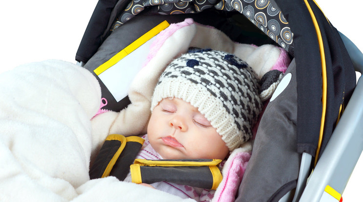 Csecsemőt csempészett a férfi /Fotó: Northfoto