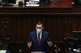 "Bandyci w białych kołnierzykach kradli na potęgę podatek VAT". Mateusz Morawiecki bije w PO