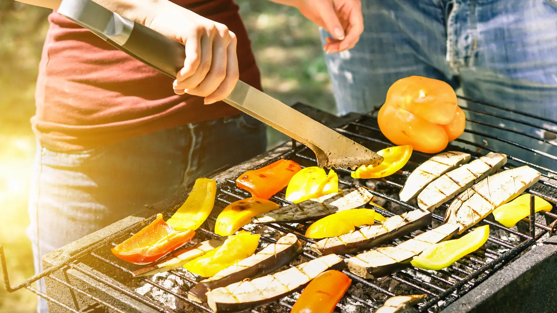 Grille gazowe  na biwak i do ogrodu — bądź gotowy na sezon grillowy