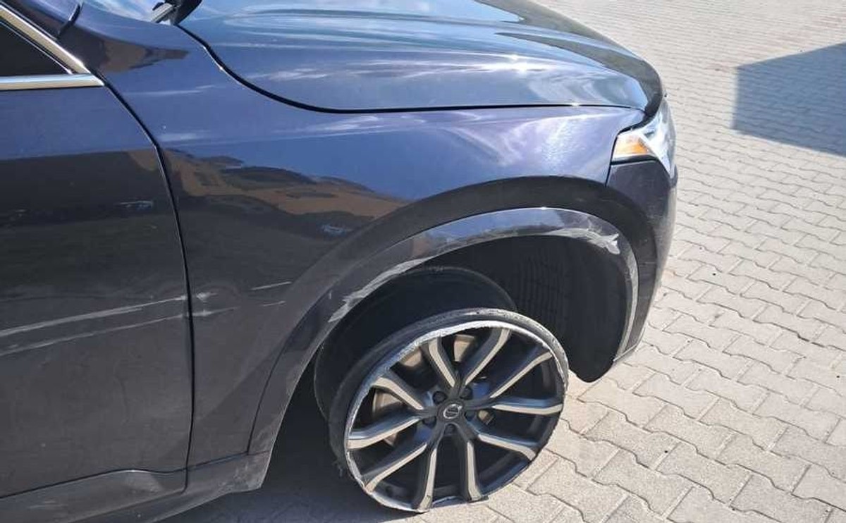Volvo na samych felgach
