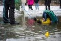 "Isvaksovning" w Sollentuna. Popularne w krajach nordyckich ćwiczenia z przetrwania na lodzie 