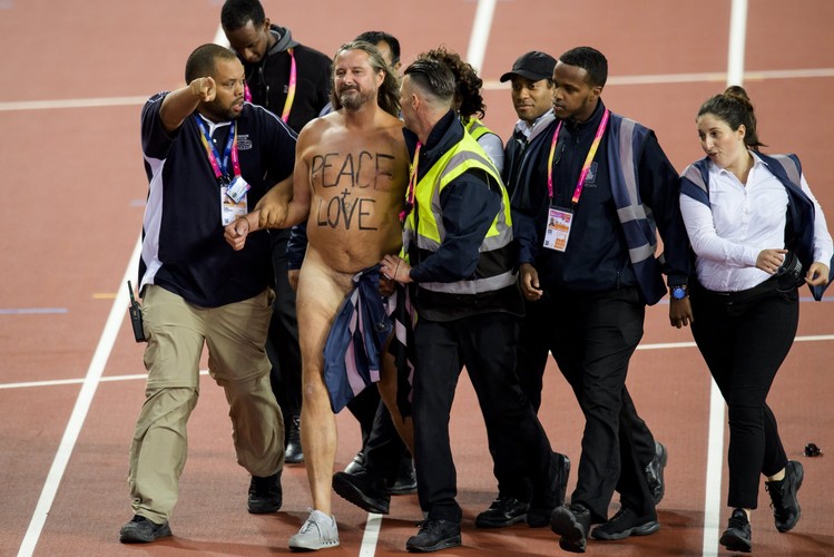 Ten 'lekkoatleta' na MŚ wystartował całkiem nagi