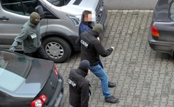 Wyłudzenia podatku VAT, pobicia i rozboje. Sąd aresztował 'Słowika', 'Wańkę' i 'Parasola' oraz 12 innych osób