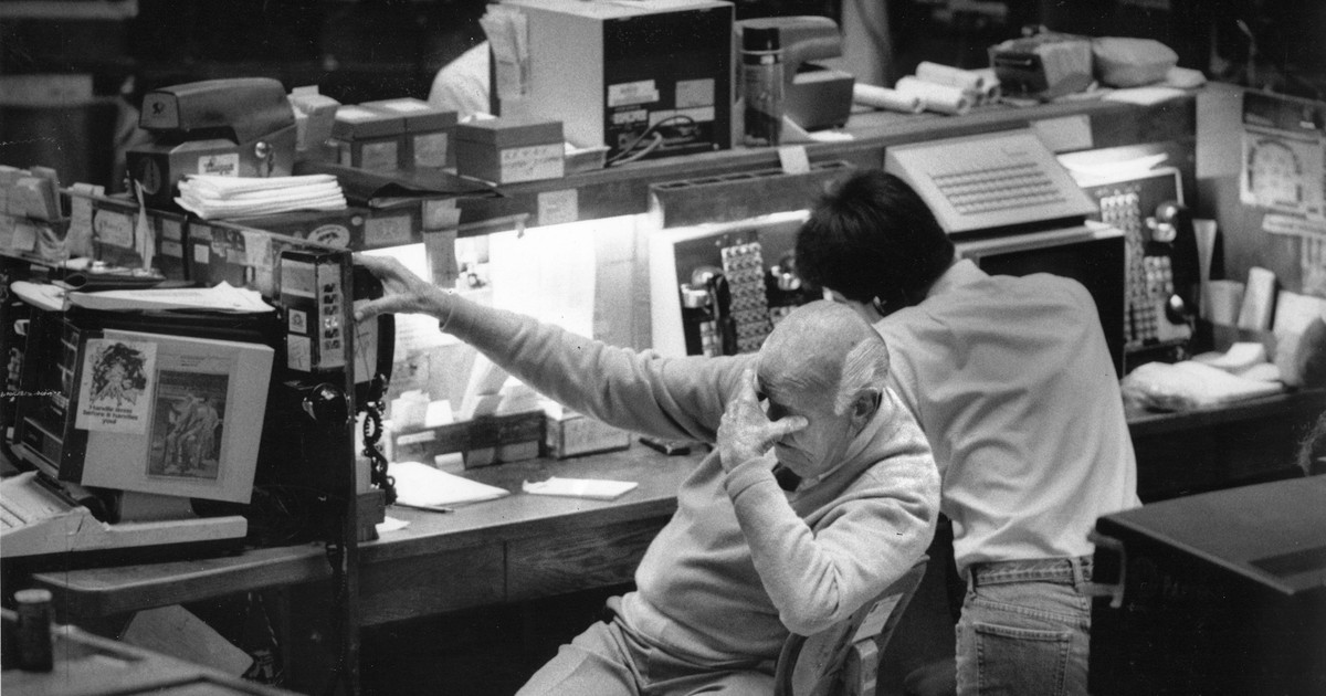 10 vintage photos show how the Black Monday stock market crash