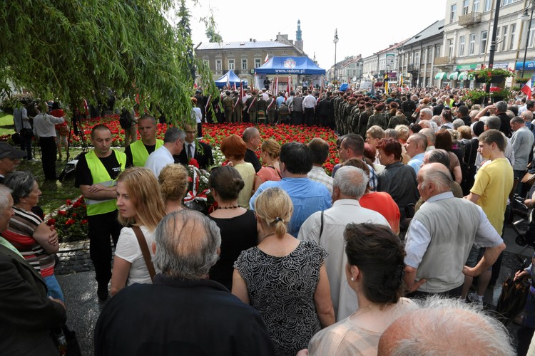 Uroczystość odsłonięcia pomnika Lecha i Marii Kaczyńskich.