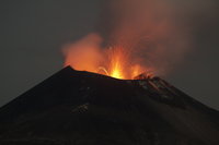 Kitört a vulkán, ami 137 évvel ezelőtt emberek tízezreivel végzett és az egész világon vörössé festette az eget