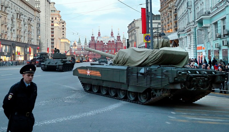 Nowy rosyjski czołg T-14, ulica Twerska w Moskwie