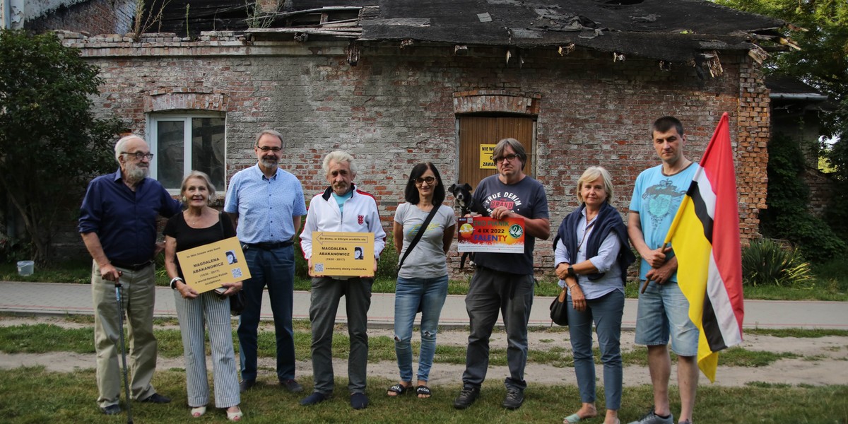 Społeczny Komitet Obrony Falent walczy o ratowanie zabytkowego budynku i deklaruje, że zdobędzie pieniądze na jego remont.