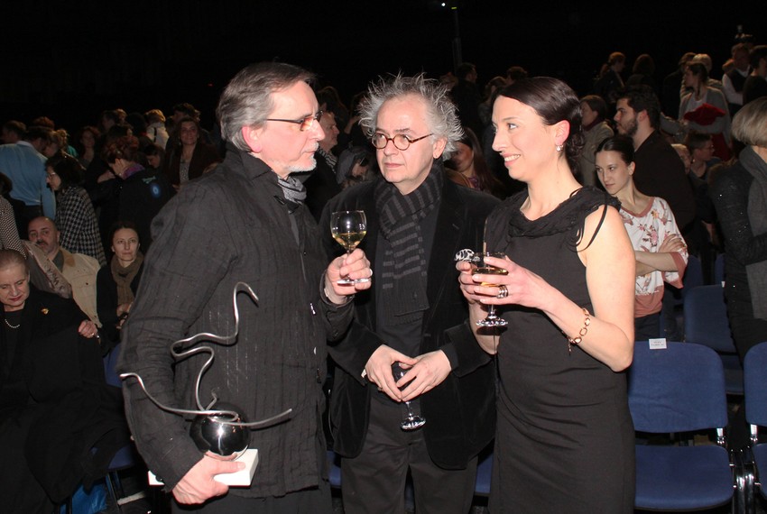 Laureat sa ministrom Ivanom Tasovcem i direktorkom festivala Ajom Jung